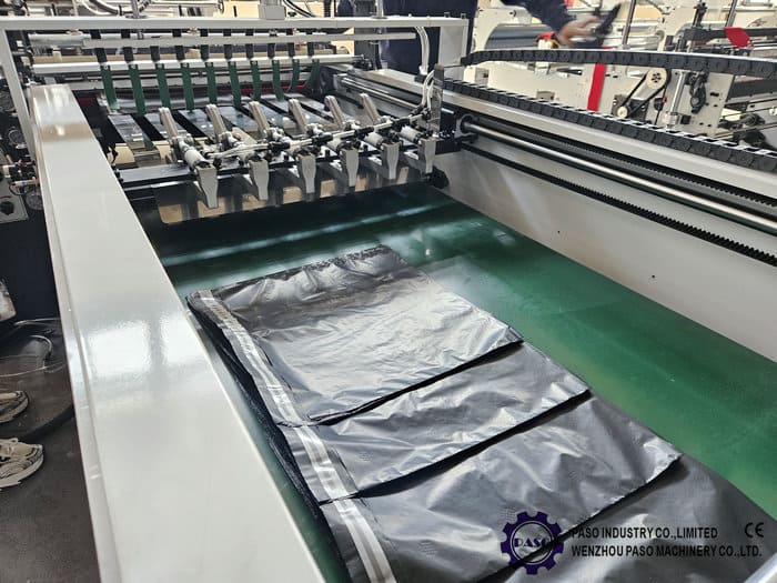 1765249442266930.jpg robotic arm bag machine.jpg